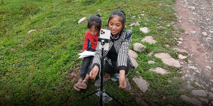 Livestream khoe nghèo, ngôi làng hẻo lánh kiếm hơn 100 triệu/tháng