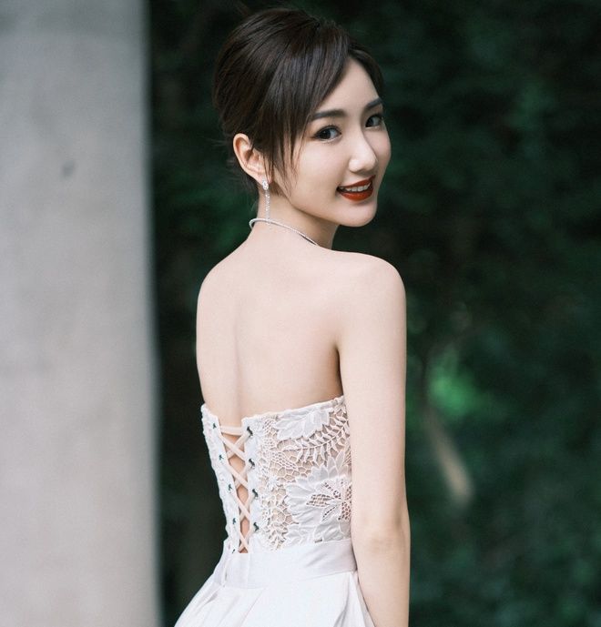 Mỹ nhân Hoa ngữ được trời phú cổ thiên nga: Lưu Thi Thi gợi cảm nhất