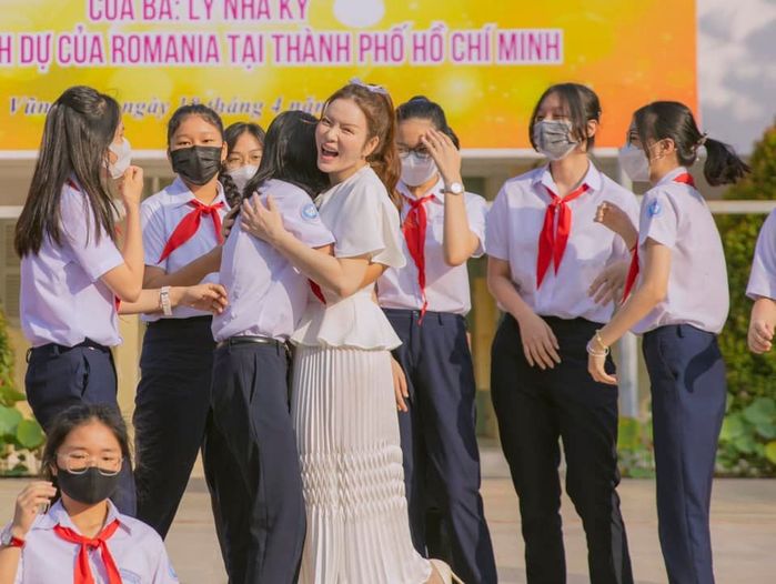 Lý Nhã Kỳ: “Tôi bất đắc dĩ làm NSX phim mà quên đi việc tìm người yêu