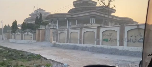 Mẹ Việt chốt trai Pakistan khoe villa gần 100 phòng ngủ của dì chồng
