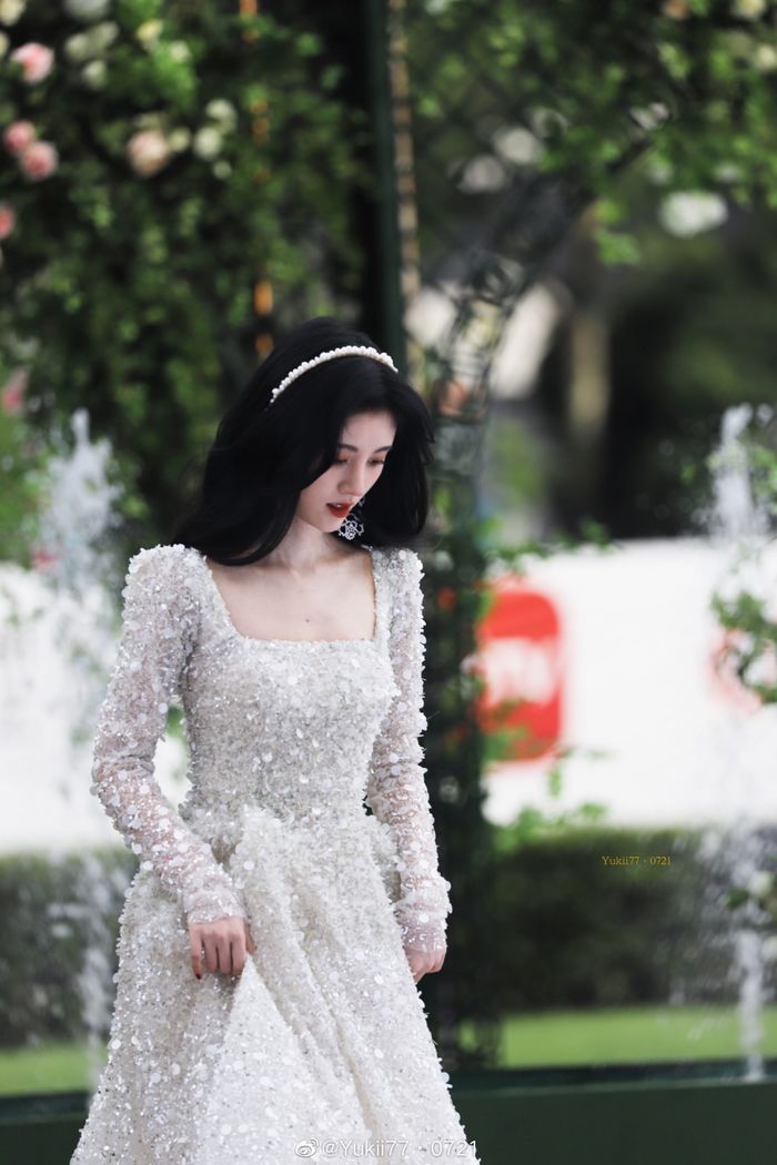 Mỹ nhân Hoa Ngữ có tòa thiên nhiên khiêm tốn nhưng vẫn quyến rũ