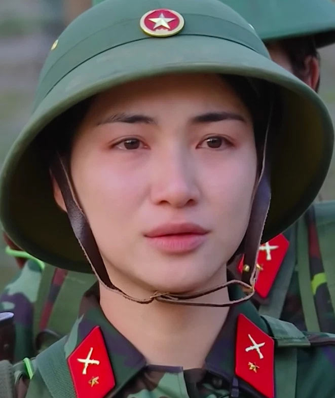 Mỹ nhân Việt để mặt mộc bị chụp lén vẫn xinh: Nhan sắc Nam Em ghi điểm
