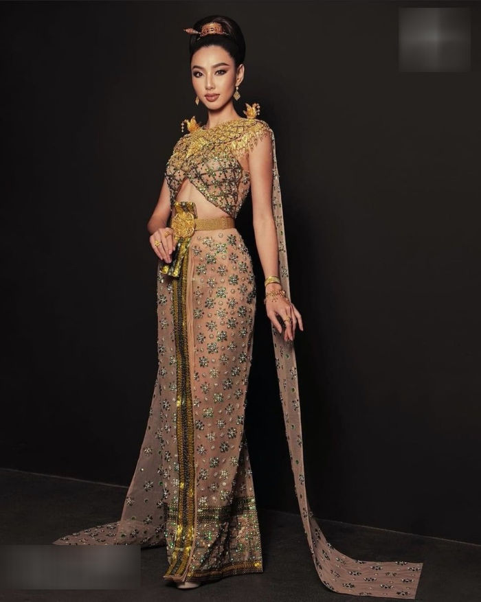 Mỹ nhân Việt diện outfit dát vàng: Quốc phục của Thùy Tiên giá 20 tỷ