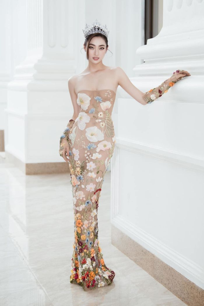 Mỹ nhân Việt đón đầu xu hướng, nô nức diện outfit rực rỡ sắc Hè