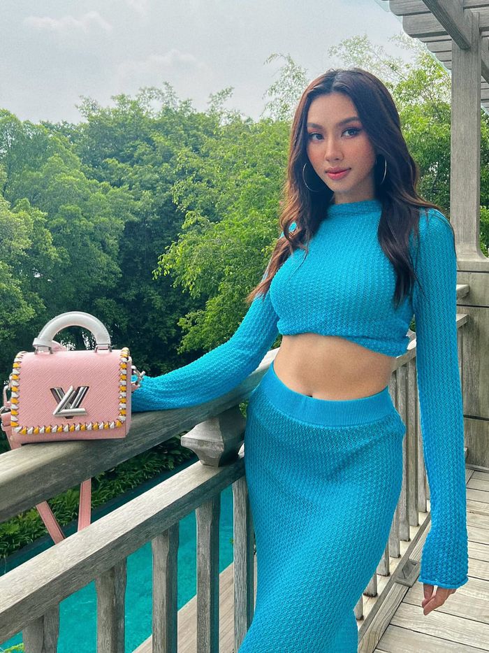Mỹ nhân Việt đón đầu xu hướng, nô nức diện outfit rực rỡ sắc Hè