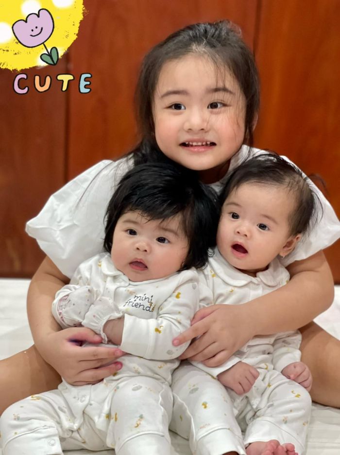 Mỹ nhân Việt nuôi con bằng sữa mẹ: cậu út Phạm Hương má đỏ môi hồng