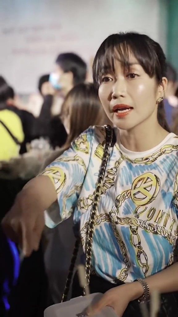 Mỹ nhân Việt và kí ức khó phai trên thảm đỏ: Lý Nhã Kỳ làm vỡ đạo cụ