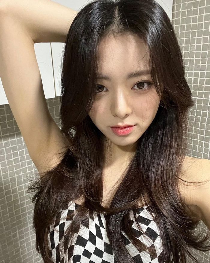 Idol Kpop đừng mi-nhon nữa: Yuna làm fan tá hoả vì vóc dáng khác lạ