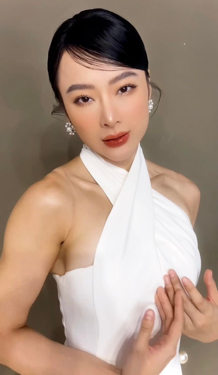 Mỹ nữ Việt khoe điểm vàng: Ngọc Trinh có xương cánh bướm tuyệt đẹp