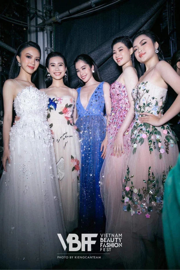 Nam Em lại yếu đuối, bật khóc trong phần thi phụ ở Miss World Việt Nam