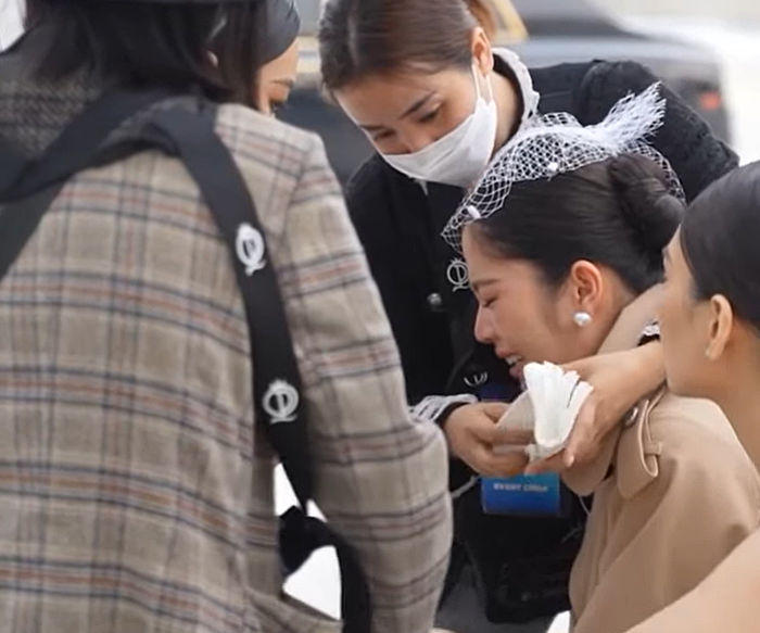 Nam Em lại yếu đuối, bật khóc trong phần thi phụ ở Miss World Việt Nam