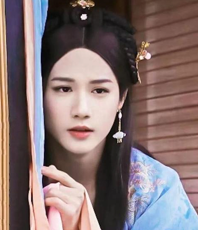 Nam thần Cbiz hóa nữ tử dịu dàng: Nhậm Gia Luân rớt luôn cả phong độ
