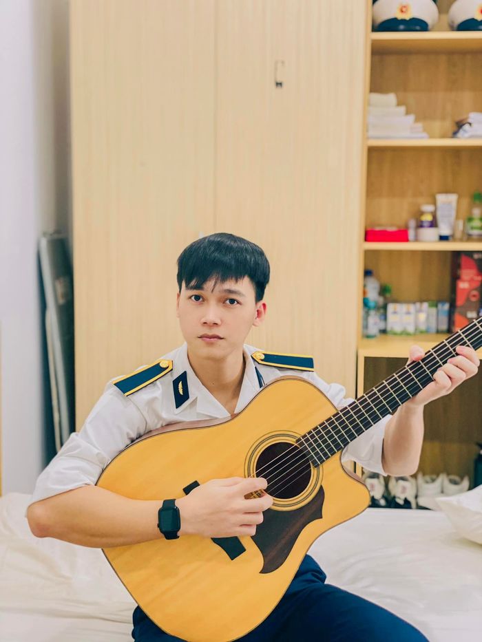 Nam thần trường Sĩ quan gây bão với loạt ảnh diện quân phục cực bảnh