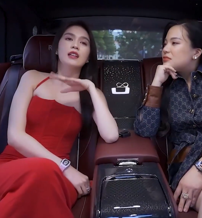 Lạ đời như Ngọc Trinh: xài đồ nhái nhưng đòi nhãn hàng nhắn tin riêng