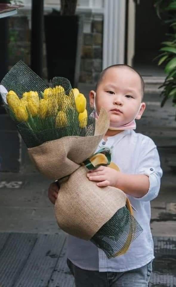 Nhóc tì Vbiz mặc gì tuần qua: con Ngô Kiến Huy bảnh bao đón sinh nhật