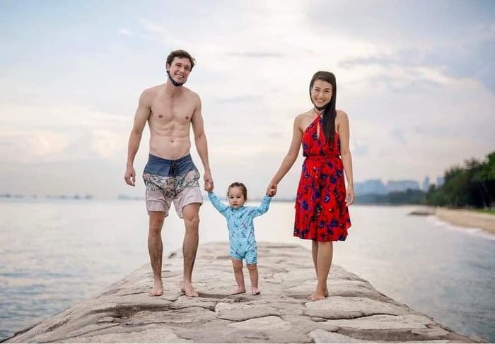 Những khoảnh khắc hạnh phúc của Hoàng Oanh và chồng Tây: giờ là ký ức