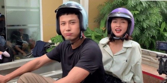Những khoảnh khắc lái xe máy không thể giả trân hơn trong phim Việt