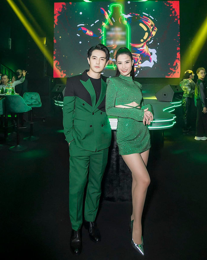 Những lần Ông Cao Thắng lặng lẽ làm hậu phương cho Đông Nhi
