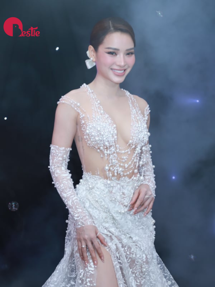 Những mỹ nhân Việt thay váy cưới xoành xoạch như ảo thuật gia