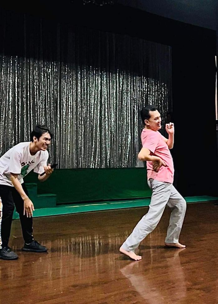 NSƯT Hữu Châu tuổi U60: sống cùng mẹ già, dạy học là niềm vui
