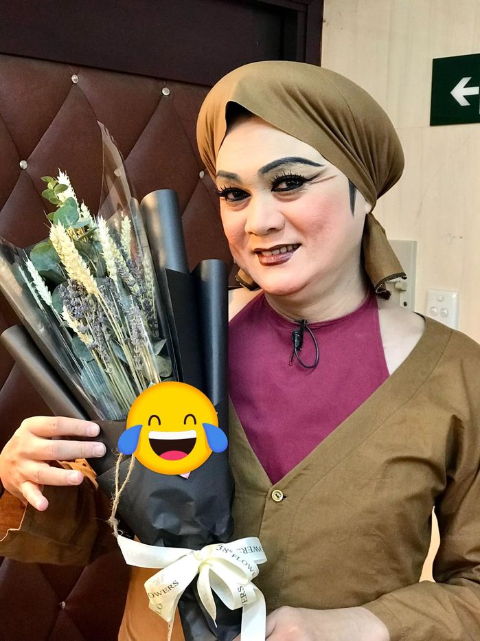 NSƯT Hữu Châu tuổi U60: sống cùng mẹ già, dạy học là niềm vui