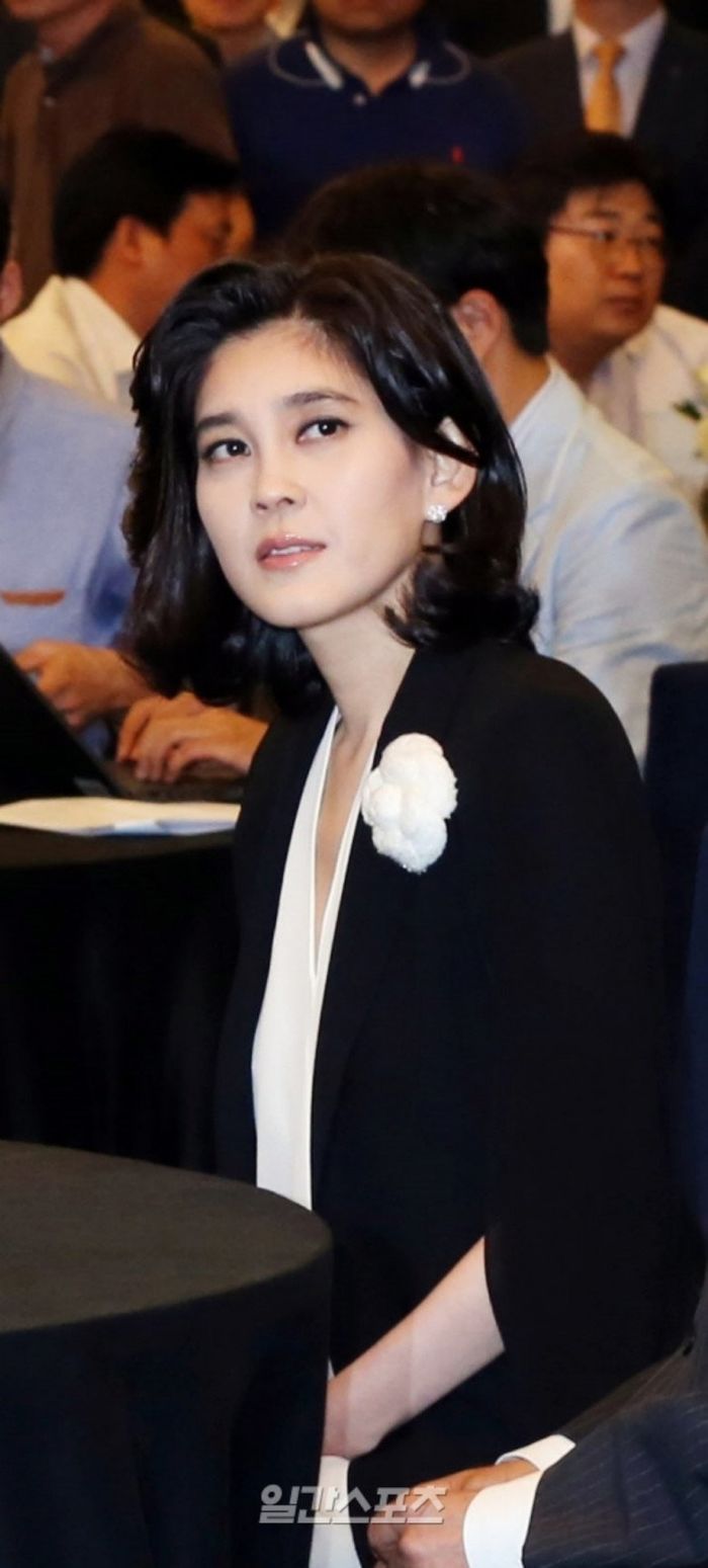 Nữ tỷ phú giàu nhất xứ Hàn: U60 thần thái vẫn tài phiệt, trẻ trung