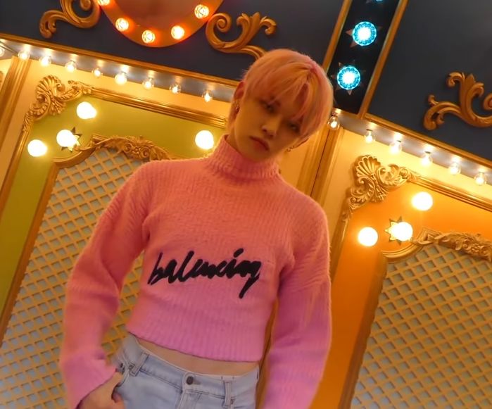Outfit nhắc là biết của idol: Huyền thoại gọi tên bodysuit đỏ từ Hwasa
