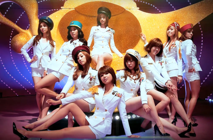 Outfit nhắc là biết của idol: Huyền thoại gọi tên bodysuit đỏ từ Hwasa