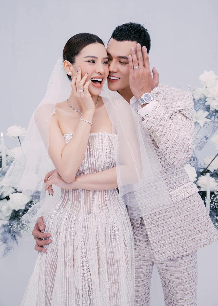 Phương Trinh Jolie đầu tư trang sức đắt đỏ chụp ảnh cưới