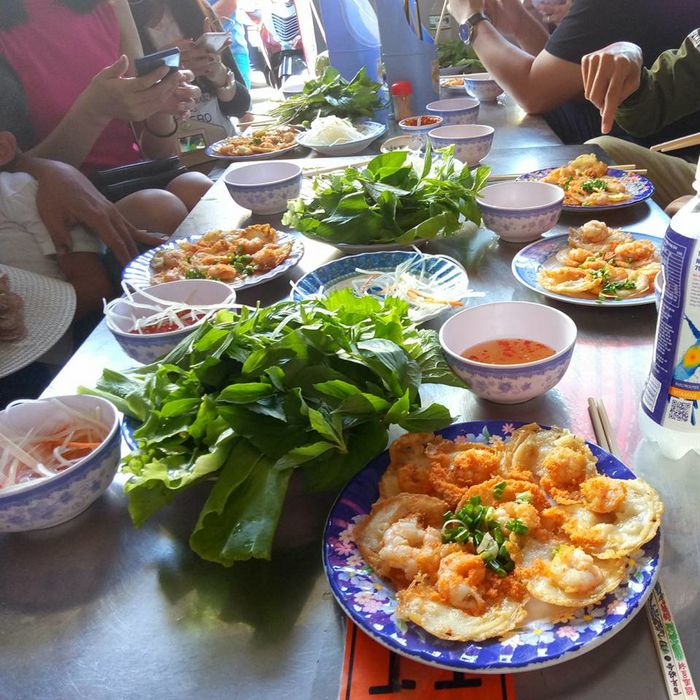 Quán bánh khọt ở Vũng Tàu đông khách suốt 30 năm nhờ công thức riêng