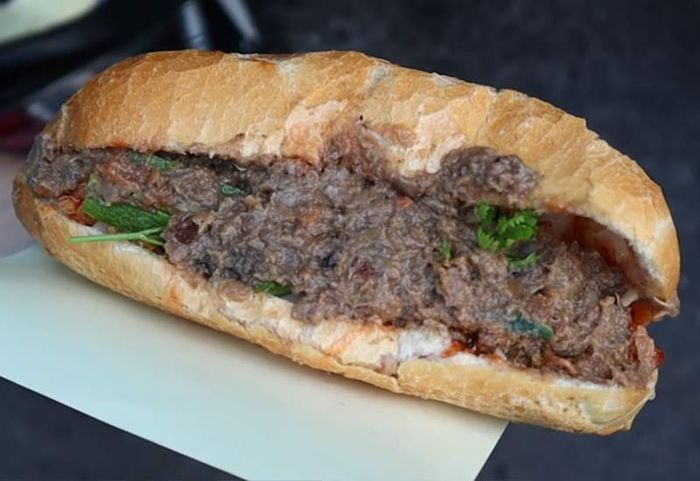 Quán bánh mì pate tuổi đời hơn nửa thế kỷ: Bán hơn 8 nồi pate lớn/ngày