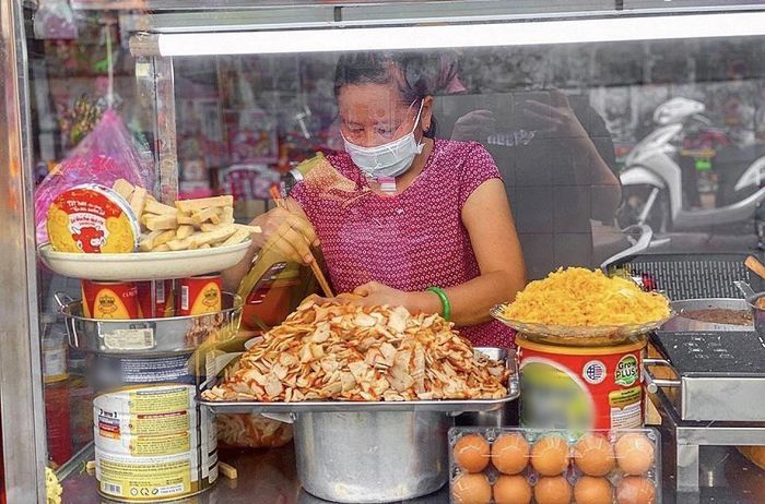 Quán bánh mì pate tuổi đời hơn nửa thế kỷ: Bán hơn 8 nồi pate lớn/ngày