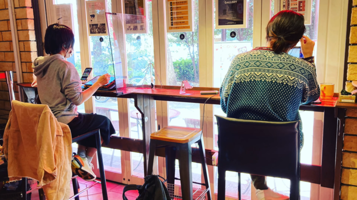 Quán cà phê dành cho “hệ chạy deadline”: Nhân viên dí việc hơn cả sếp