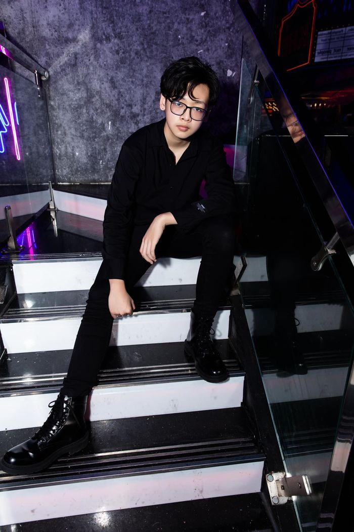 Con Anh Thư xuất hiện là giật spotlight: Con nhà tông 16 tuổi cao 1m84