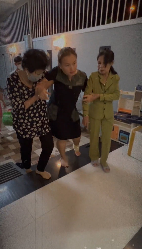 Quỳnh Trần JP chơi lớn chi bạc triệu làm răng cho mẹ