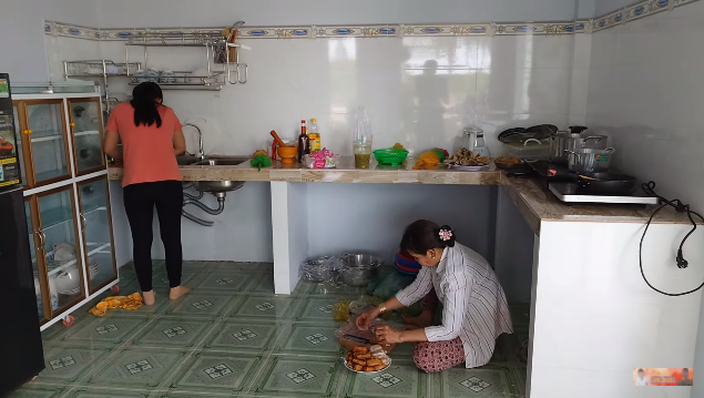 Sang Vlog xây nhà tặng mẹ và vợ, có phòng riêng cho các em trong nhóm
