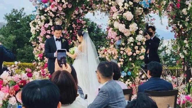 Sao Kbiz thường che giấu ảnh cưới: Không muốn quá tải lượng khách