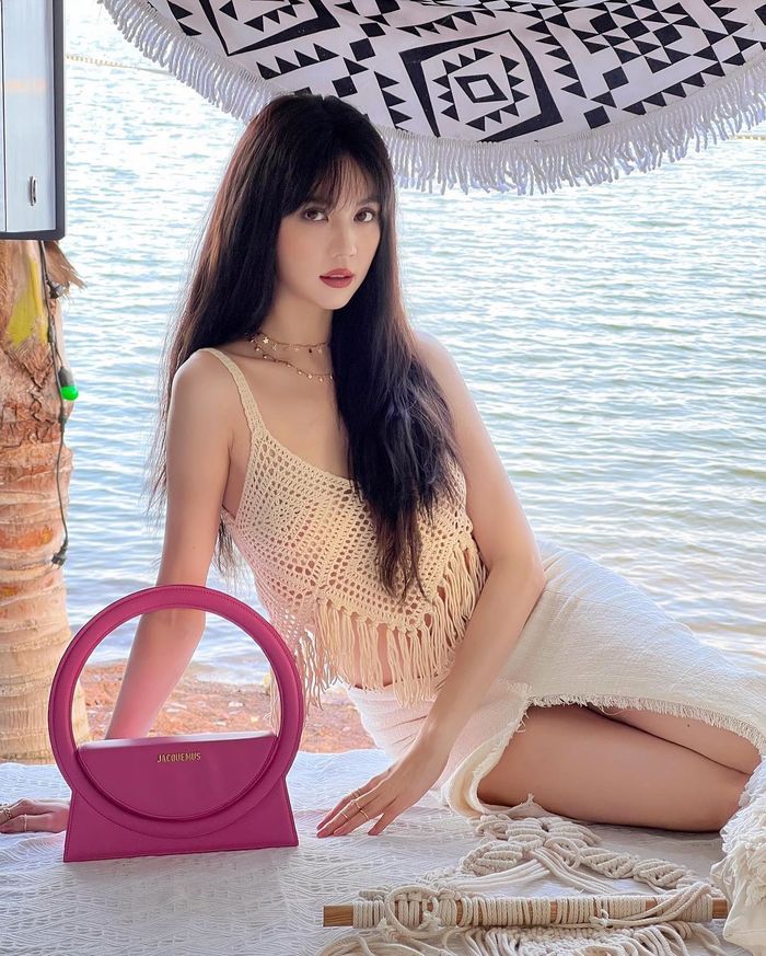 Sao Việt mở hội thanh lý: Ngọc Trinh hét bạc tỷ chả bù cho Hà Hồ