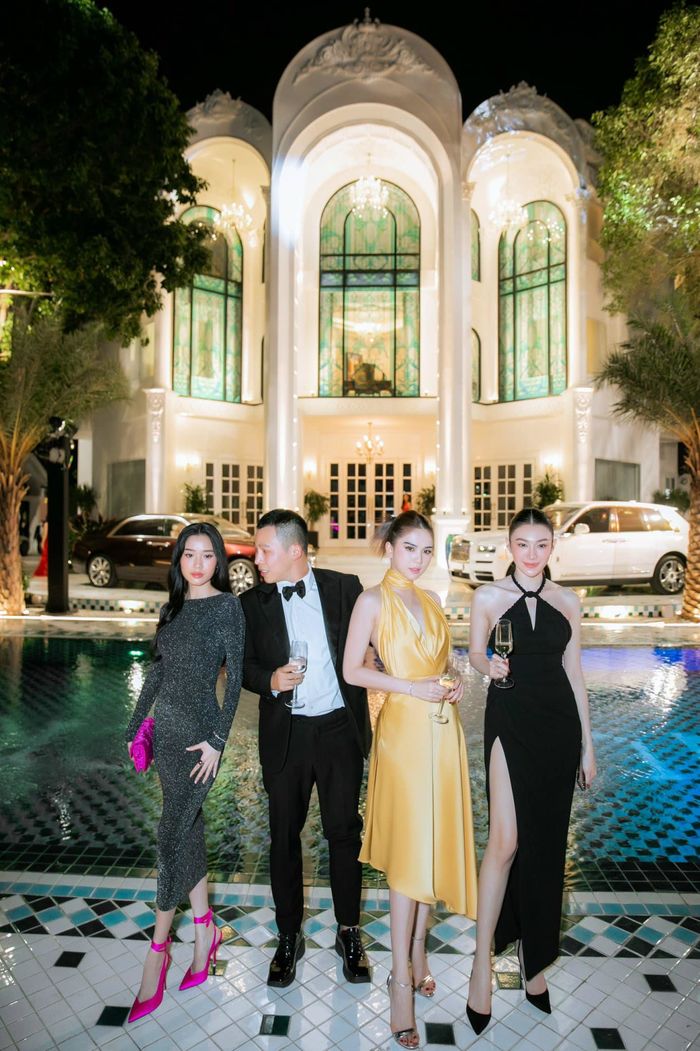 Sao Việt thuê nhà: Mạc Văn Khoa dọn vào biệt thự 50 tỷ vì con gái