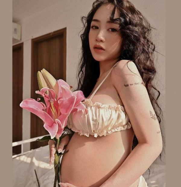 Ái nữ Minh Nhựa diện đồ hiệu, con xài đồ tầm trung: Nôi chỉ 3 triệu