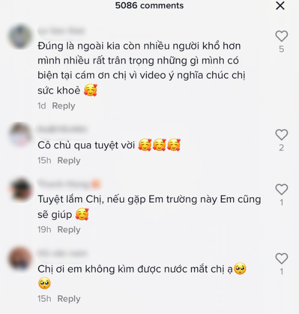 Xúc động mẹ nhặt rác mua quà sinh nhật cho con, chủ tiệm tặng luôn áo