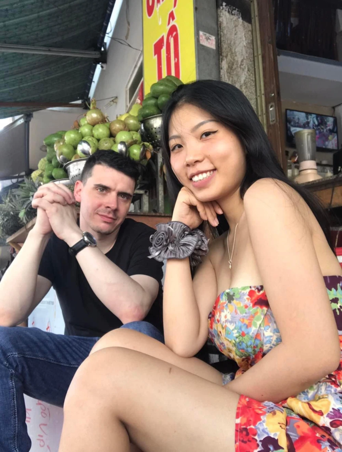 Thành đôi nhờ comment dạo, trai Tây vượt biển đến Việt Nam gặp nàng