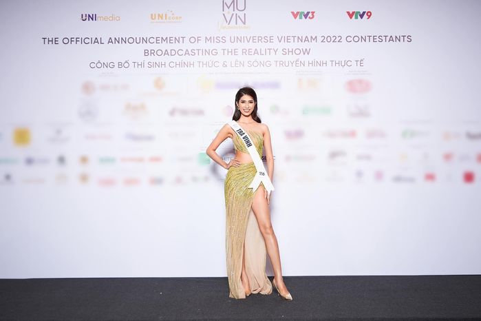Thí sinh Hoa hậu đeo lại SBD, mượn luôn outfit của Khánh Vân một thời