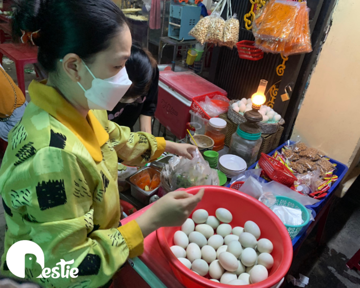 Quán trứng vịt lộn đắt nhất Sài Gòn: Bán hơn nghìn trứng mỗi ngày
