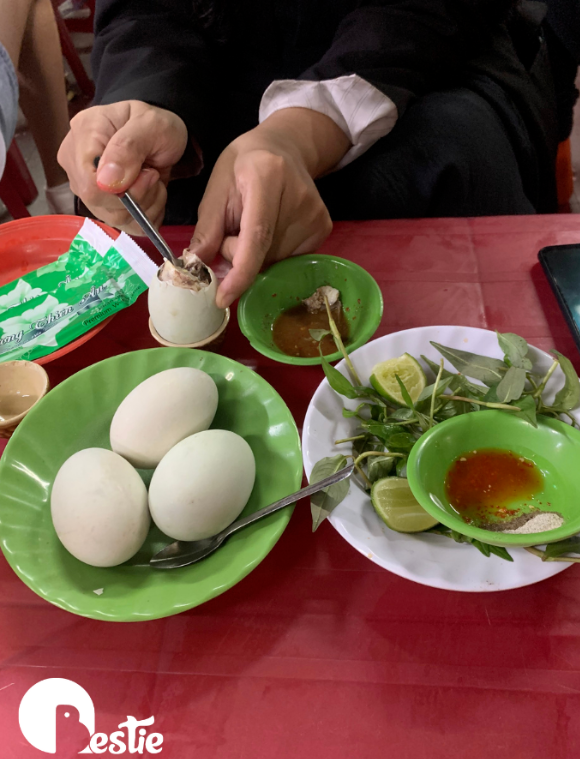 Quán trứng vịt lộn đắt nhất Sài Gòn: Bán hơn nghìn trứng mỗi ngày