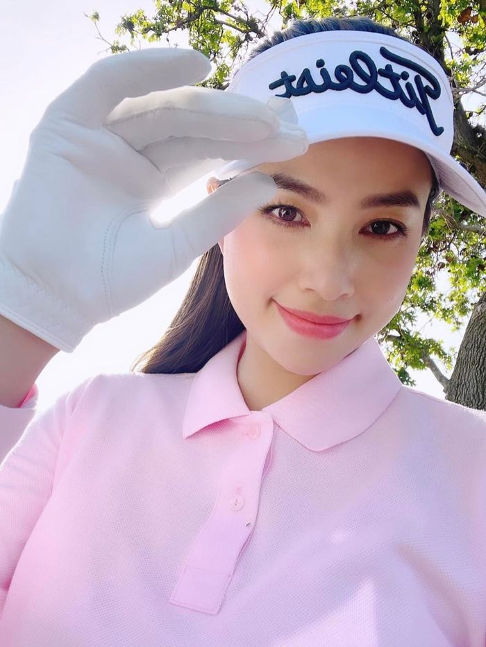 Tủ đồ đi đánh golf chưa một lần lặp lại của Phạm Hương