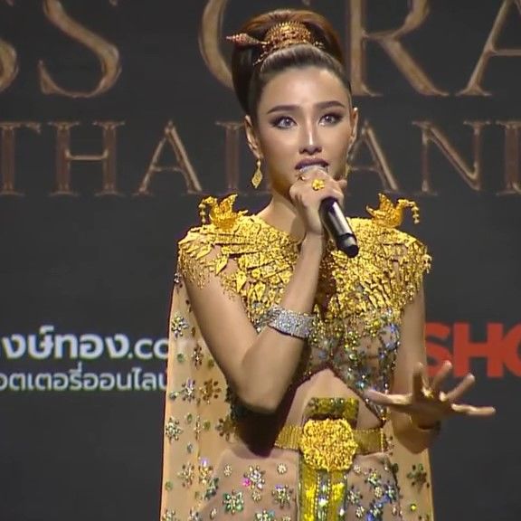 Thùy Tiên trở lại Thái: Đeo vàng ròng hơn 20 tỷ, tiếp tục nuốt mic