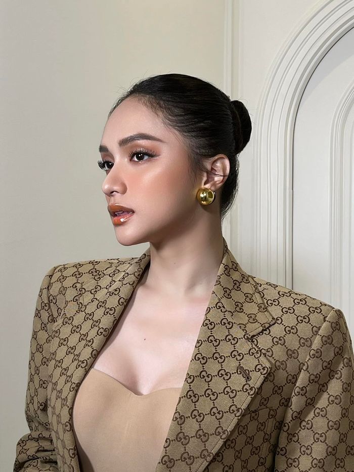 Tình yêu và tiền bạc có đủ, Hương Giang tuyên bố sẽ rút khỏi showbiz