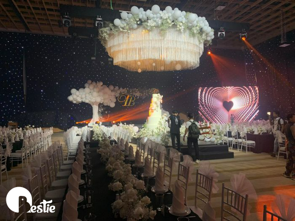 Không gian đám cưới cổ tích của Phương Trinh Jolie và Lý Bình