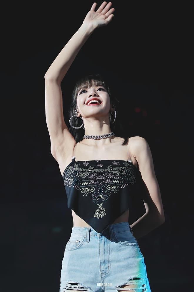 Trình tái chế khăn đỉnh chóp từ idol: Jisoo làm áo và quấn trên đầu